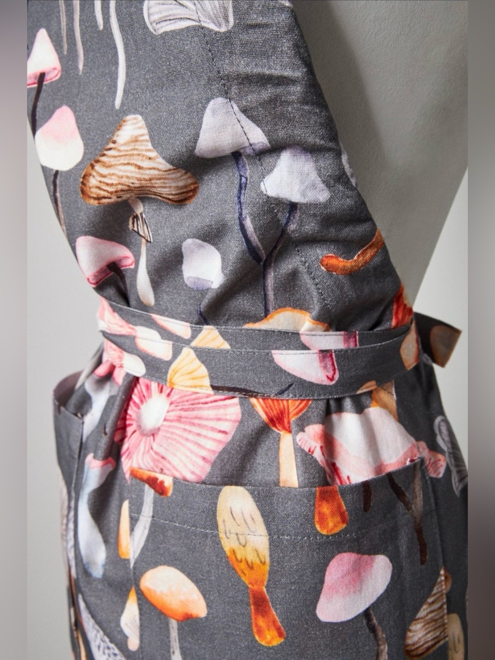 ✨ Anthropologie Mushroom Apron - Picture 3 of 6